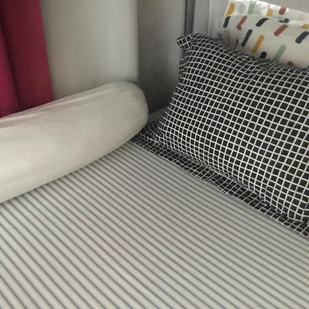 Just For Sleep - Parisian Male Dorm Room -Daily Stays 8Pm To 10Am- Contact Booking Message On The Arrival- Pas D'Appel Phone Bobigny Exterior foto